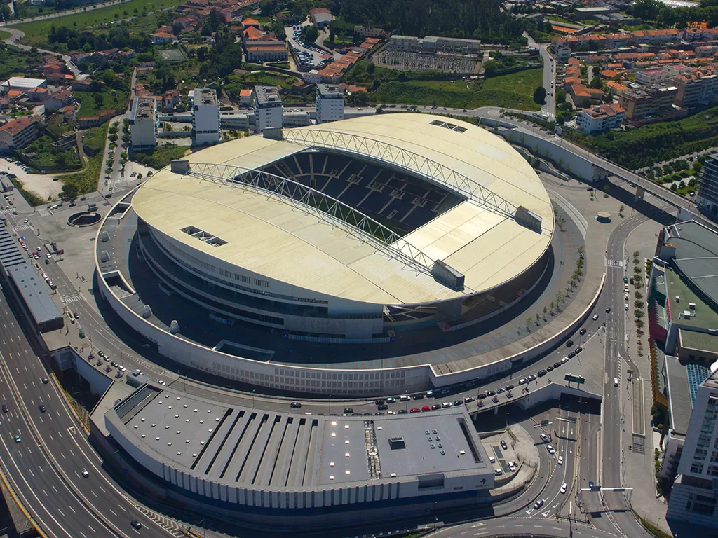 A sua arquitetura moderna e imponente torna-o um dos estádios mais emblemáticos da Europa, oferecendo uma experiência única para todos os que visitam. Preço: 20,00€